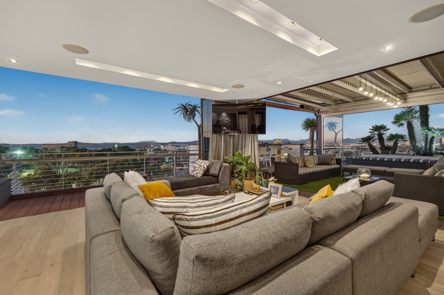To Let 2 Bedroom Property for Rent in Green Point Western Cape